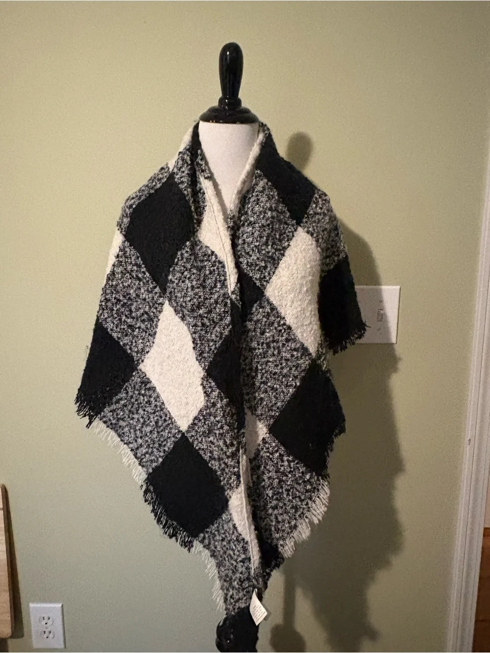 Pretty black & white scarf